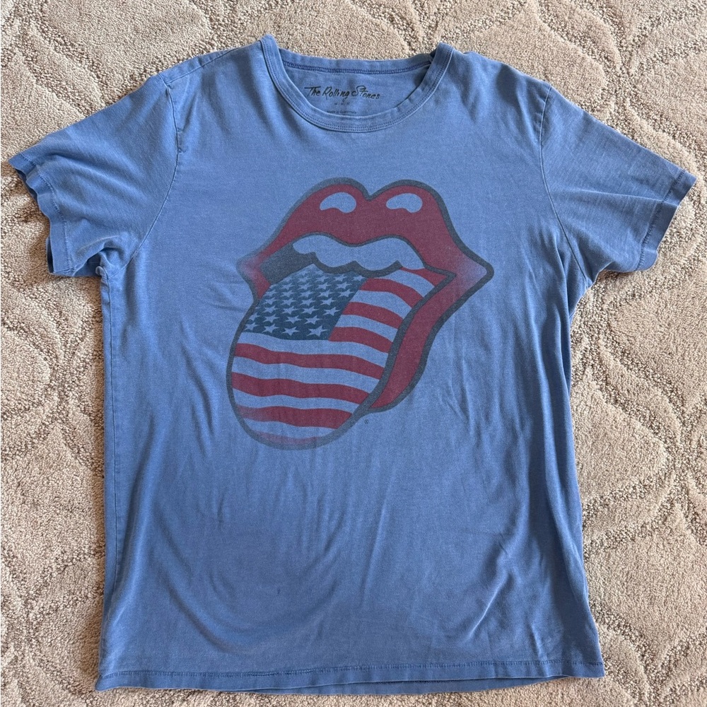 Mens Rolling Stones flag tongue, American Eagle shirt size Medium